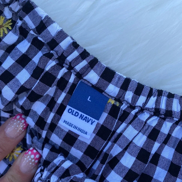 Old Navy black & white plaid peplum top with sunflower embroidery - Picture 5 of 5